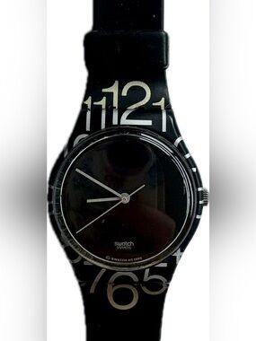 Vintage 2000 Swatch Wrong Margin Watch GB198 — Asymmetric Black